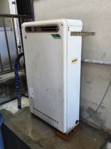 給湯器愛知県大治町　施工前